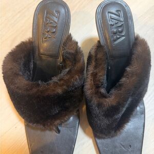 Zara Women's Black Mules with Brown Fur Trim